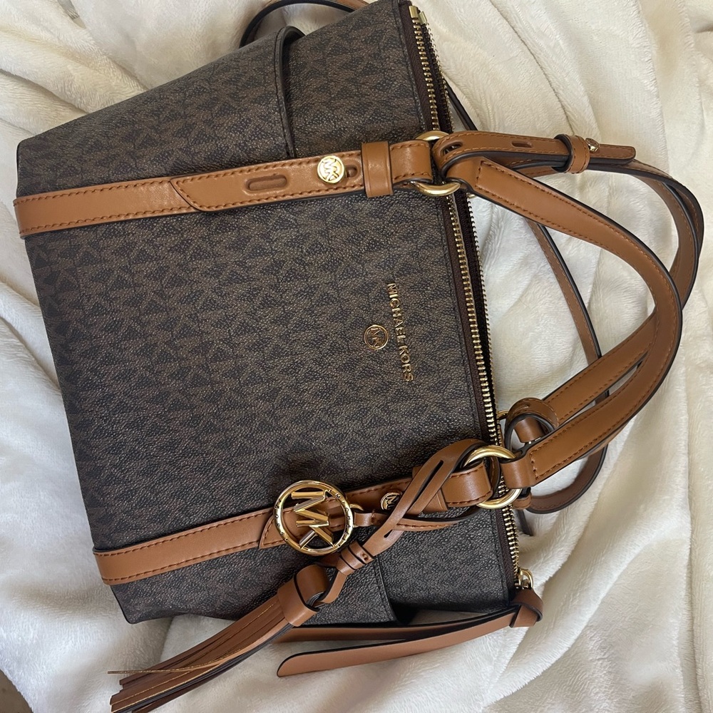 Micheal Kors Bag - Picture 1 of 2